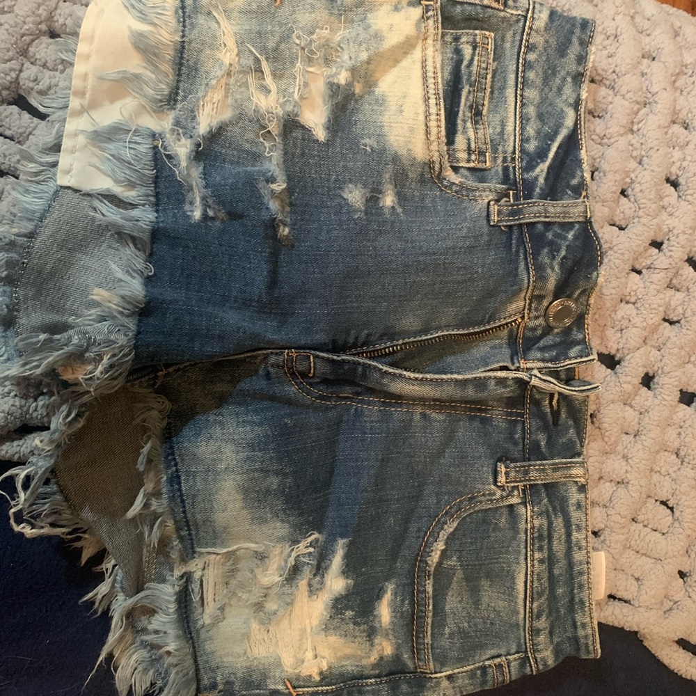 American Eagle distressed light wash shorts. NWT
